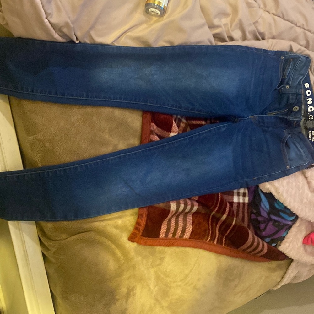 Skinny jeans that have a butt lift and make you curvy, stretchy and it comfy